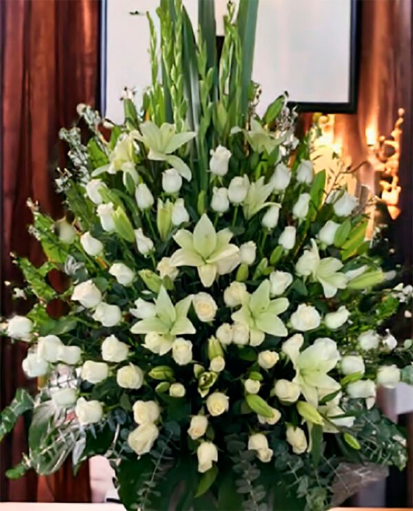 Arreglo lateral grande blanco