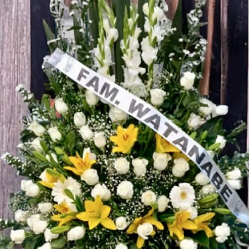 Arreglo blanco con amarillo